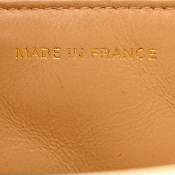 CHANEL authentic Lambskin Quilted Flap Shoulder Bag in Beige. - Picture 7 of 11